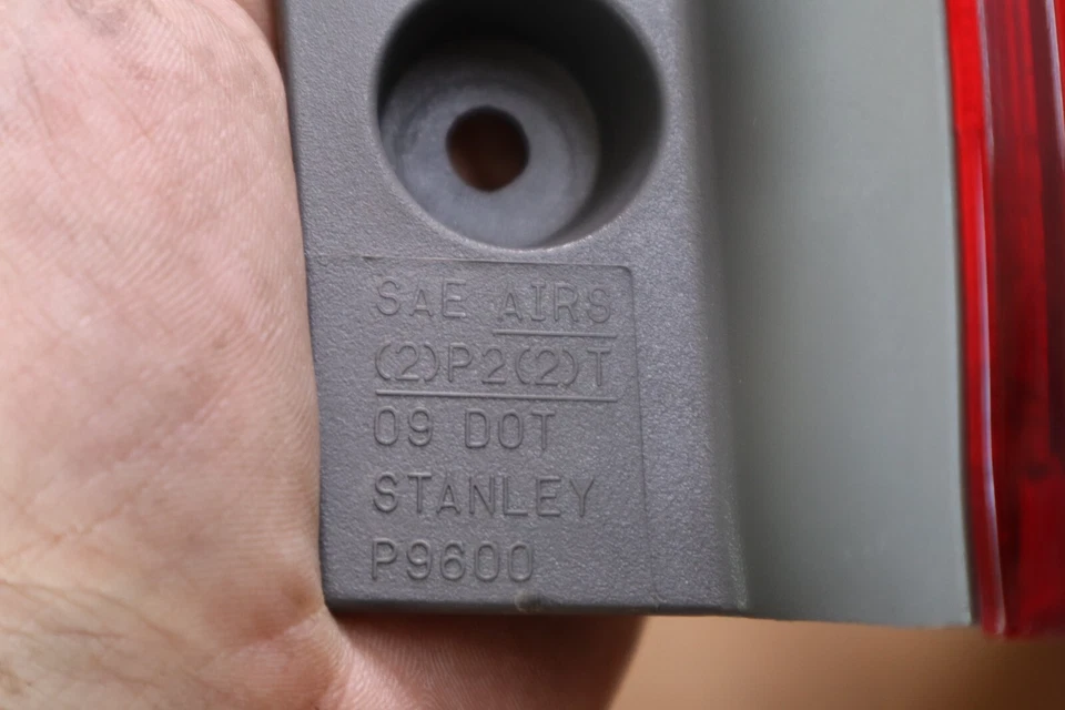 Задний фонарь со стороны водителя 2013 Audi 200 от оригинального производителя AAQQZ - Изображение 3 из 4