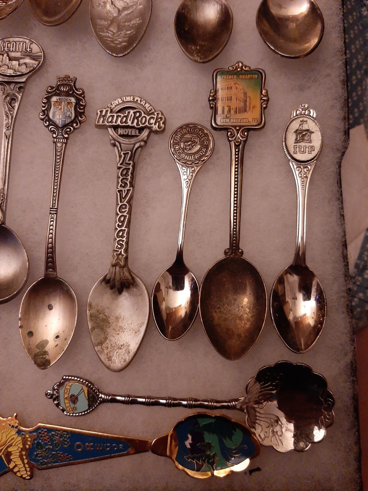 LOT OF 38 SILVERPLATE PEWTER ENAMEL SOUVENIR SPOON FOR USE, CRAFT