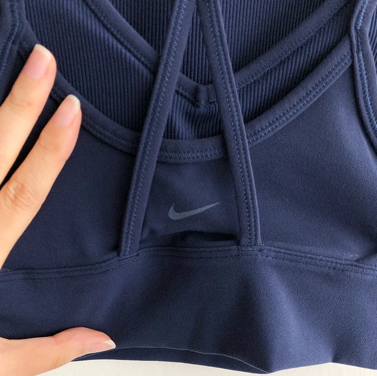 Sujetador deportivo Nike para mujer Indy con tirantes soporte ligero acolchado Longline FB2159-410 Foto 3 de 4