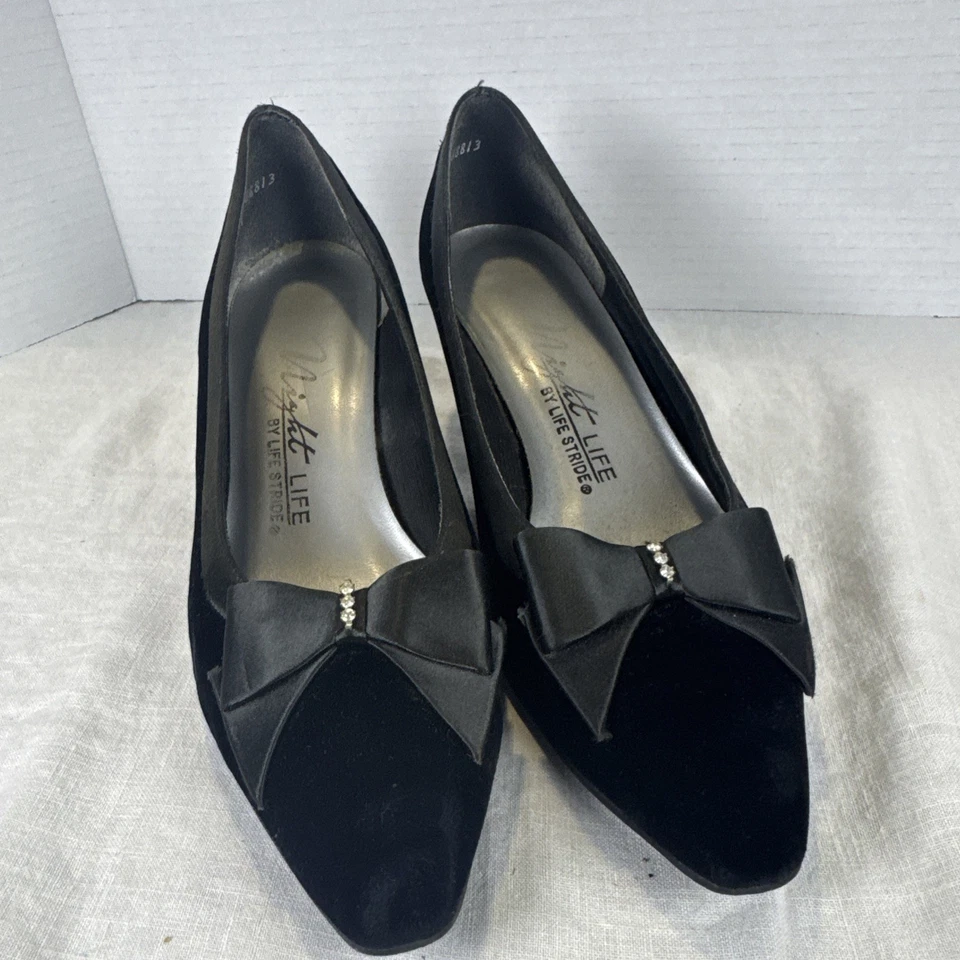 Zapato de vestir LIFE STRIDE NIGHT LIFE tacones talla para mujer 9,5B/AA negro terciopelo satinado Foto 2 de 4