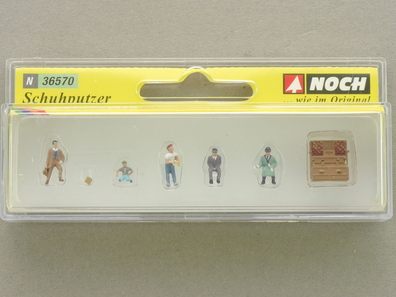 Noch 36570 Shoe Cleaner And Customers Model Railway Figurines N Mint! Boxed
