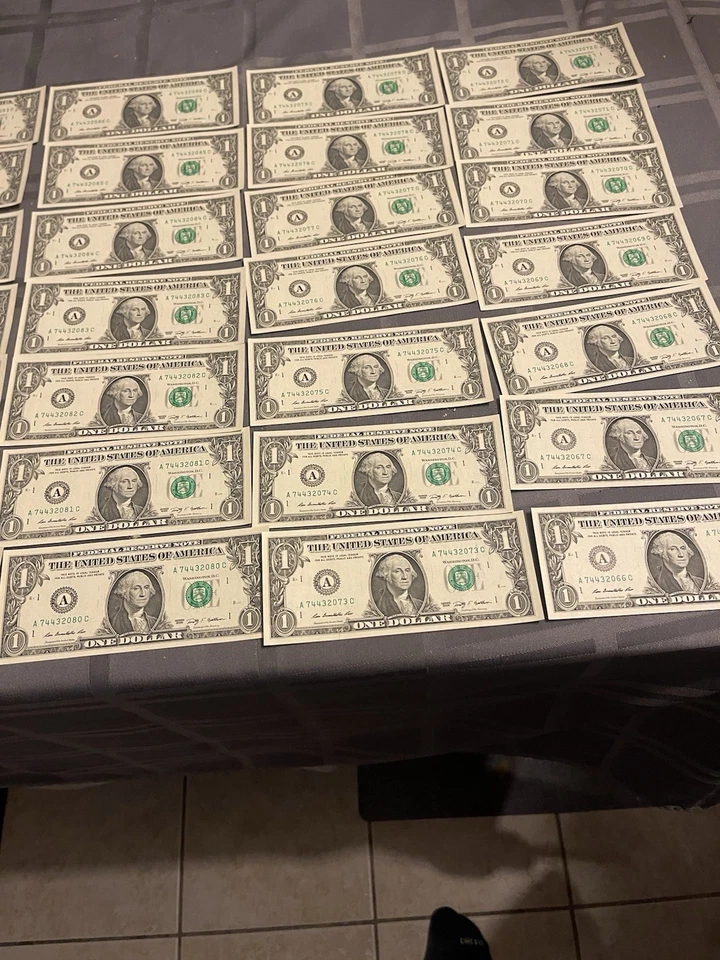 100 $1 Dollar Bills Numbered Sequential A74432001C To A77432100C  Year 2019 - Image 2 of 4