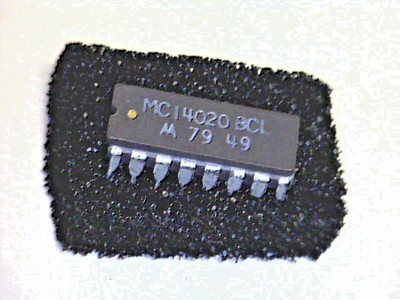   MC14020BCL 14-Stage Binary Counter / Binär Zähler 4020 Motorola CDIP-16