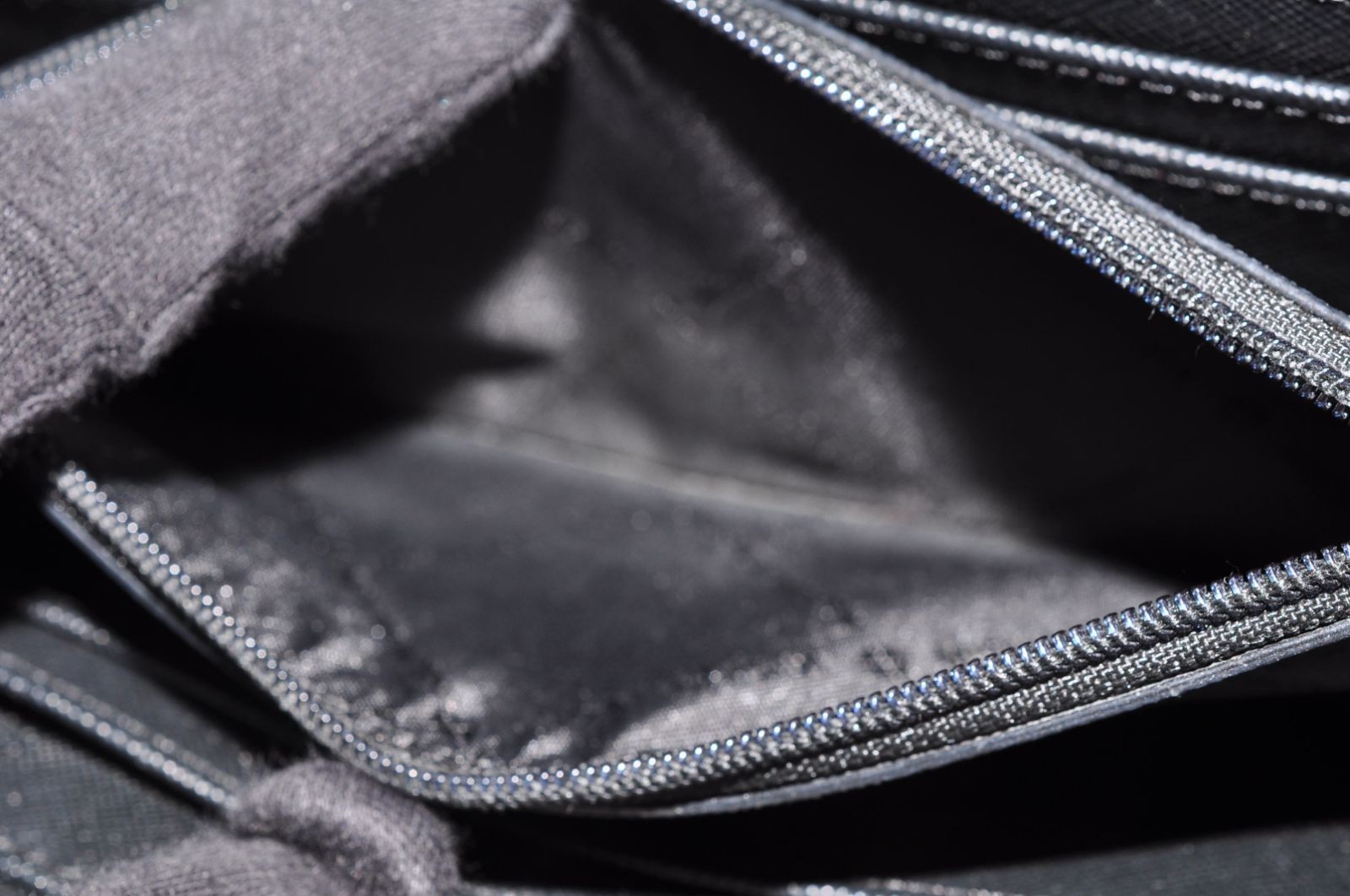 Michael Kors Zip Long Wallet 11cm Black Gold Logo New Ladies Accessories thumbnail 9