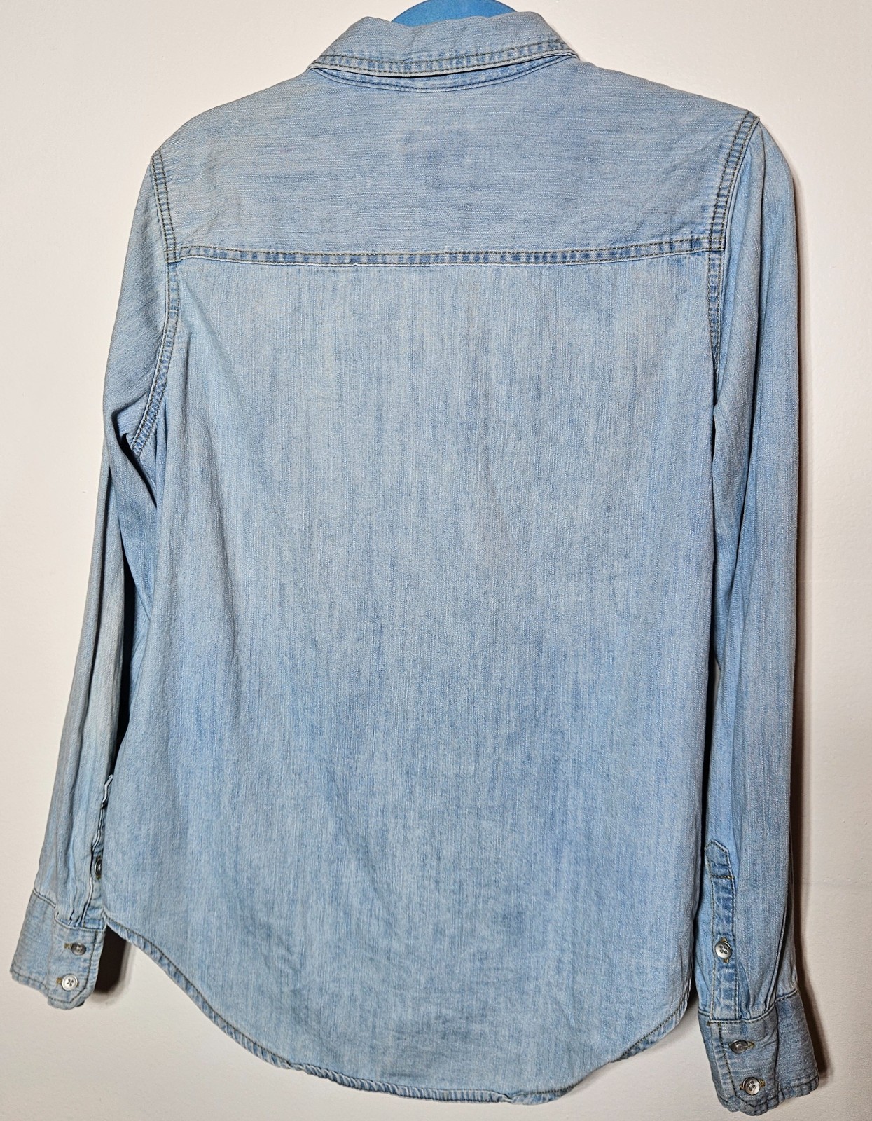 Universal Thread Women’s Denim Button Down Shirt … - image 4