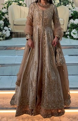 Goldhochzeit Brautkleid Pakistanische Hochzeit Frau Kleidung. Nur 4 Stunden getragen Neu