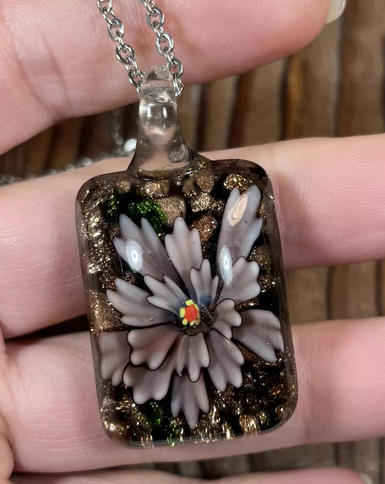 Art glass flower pendant necklace 18 silver tone chain purple