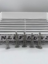 F1090 Greenhills Diecast Metal Standing Spectators x 6 for Scalextric Carrera et