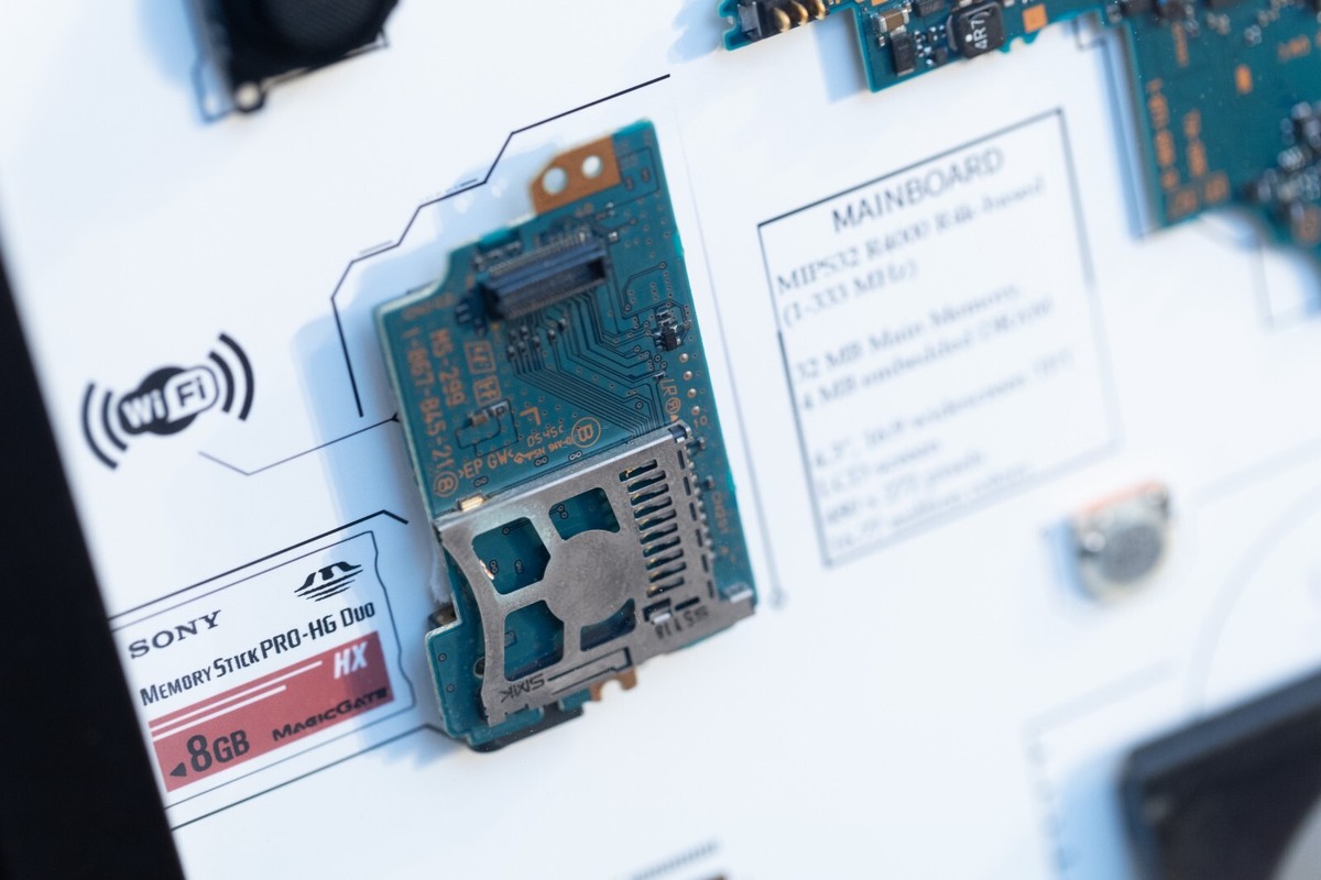 Disassembled PSP 1000 Teardown With Frame, Deconstructed Game