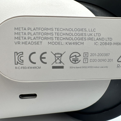 Meta Oculus Quest 2 VR Headset KW49CM - White, 2 Controllers