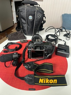 Nikon D7000 DSLR Bundle 18-200mm VR II Lens, Mic & Acces., Shutter ct: 3860