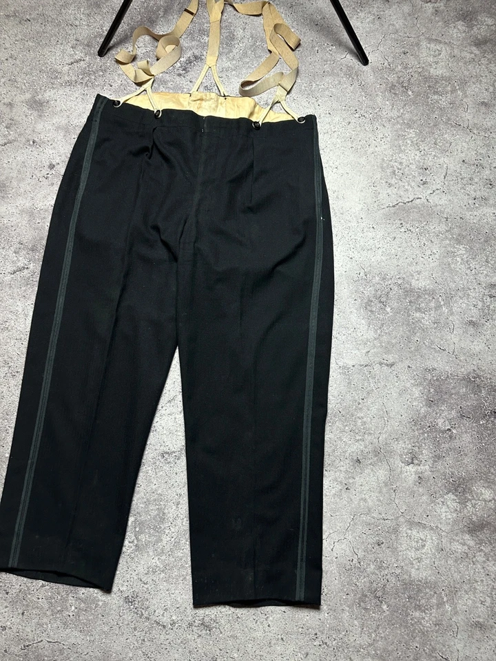 Calça masculina preta vintage antiga dos anos 1930–1940 com fivela - Imagem 3 de 4