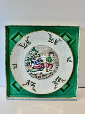 1979 Royal Doulton English Bone China Xmas Tableware Plate Embossed Winter Scene