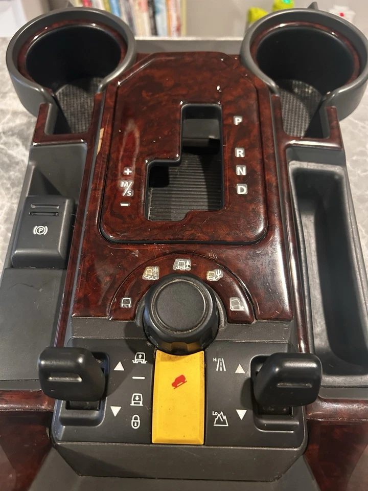 Land Rover LR3 2005 bisel de cambio con portavasos e interruptores de control de terreno Foto 3 de 4