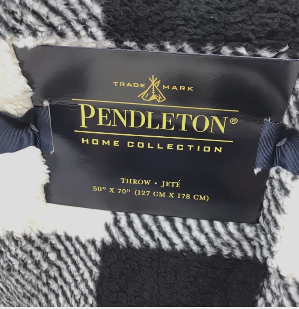 Pendleton Sherpa to Fleece reversible Blanket throw - Black Plaid - 50 x 70 - Image 4 of 4
