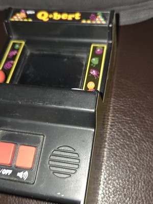Q*bert 2016 Mini Handheld Arcade Classic Video Game Tested
