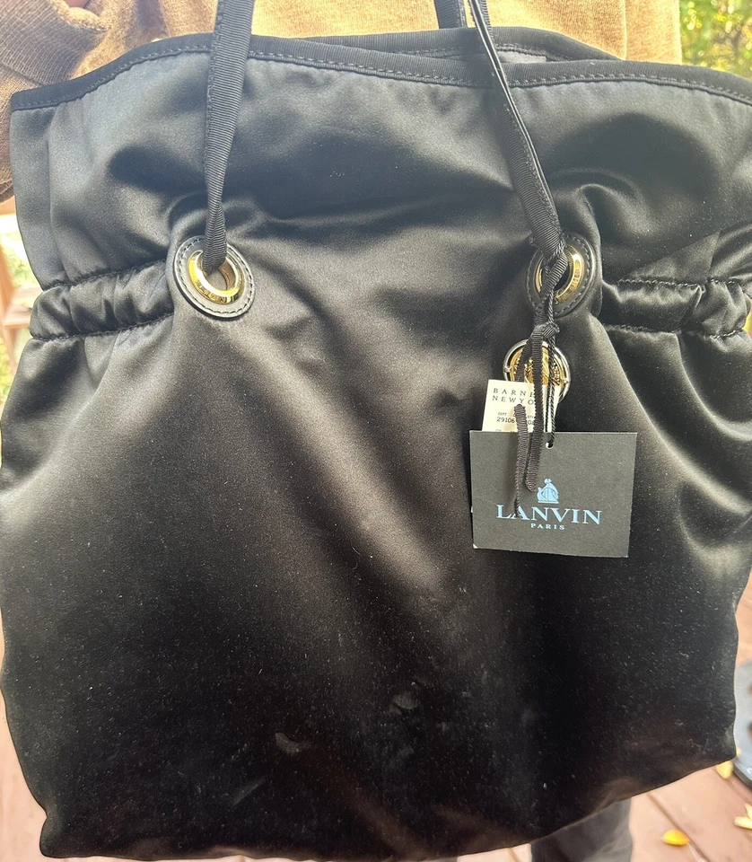 Bolso de Mano Lanvin Damas Negro Satinado con Acentos de Metal Dorado Hecho en España Foto 2 de 4