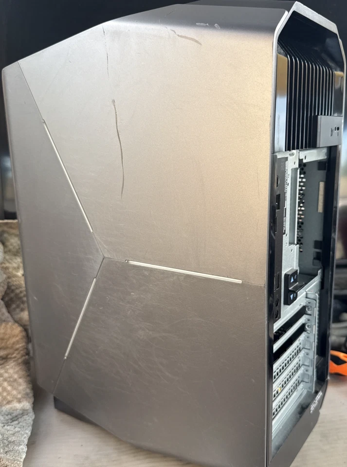 Original  Mid-Tower Dell Alienware Aurora R8 Desktop Case ONLY With Fans - Image 4 of 4