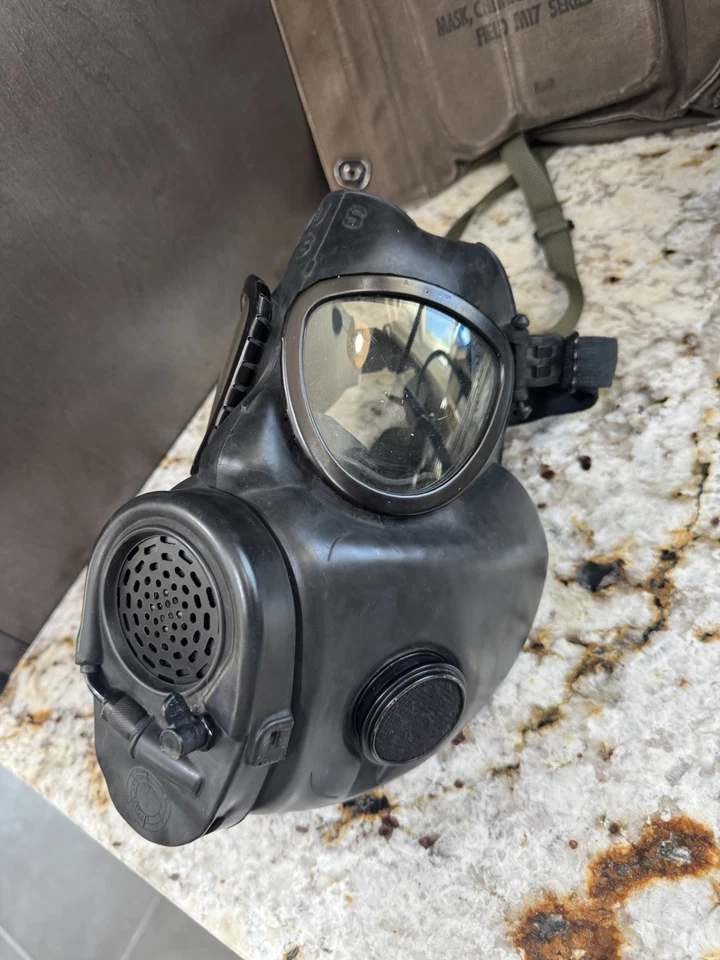 Máscara antigás M17 talla pequeña 1986 con bolsa de lona, bolsa impermeabilizante y lentes adicionales Foto 2 de 4