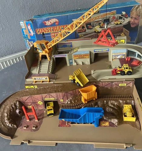 Vintage Hot Wheels Construction Set Boxed 1981 Sto & Go With Vehicles & extras