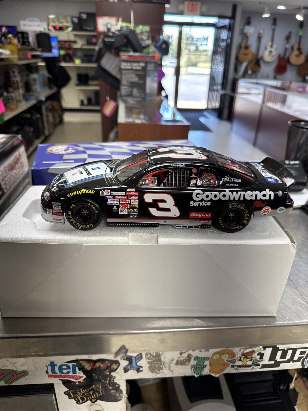 1999 Dale Earnhardt Goodwrench Service Plus Sign Monte Carlo NASCAR Action 1/18