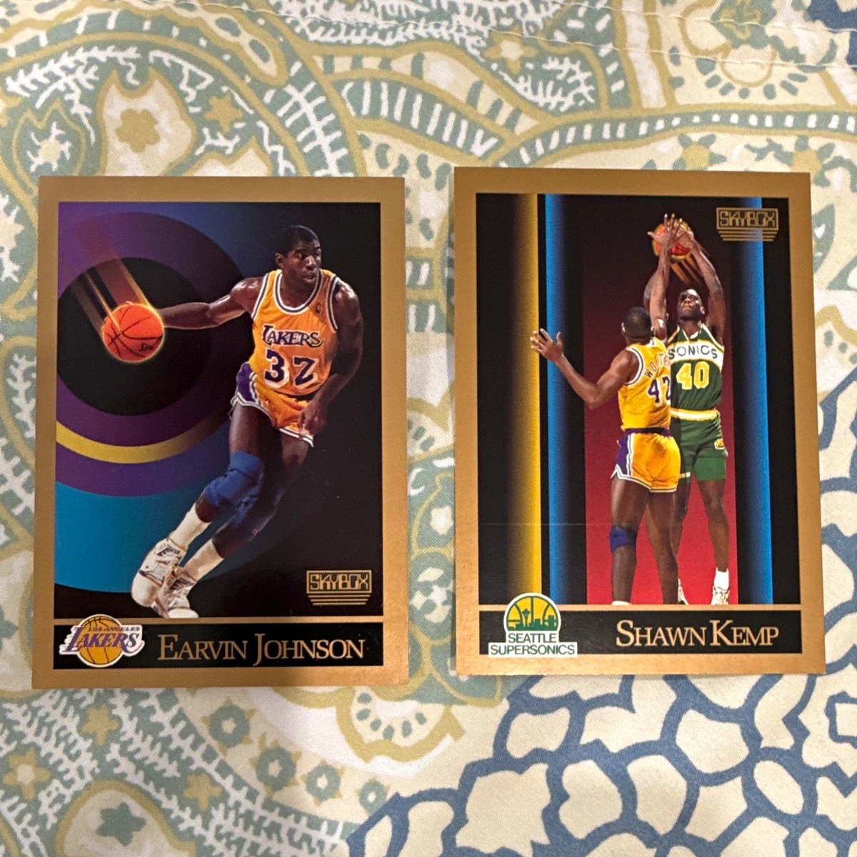 25+ SkyBox Basketball Original 1989-90 Season Sports Trading Cards