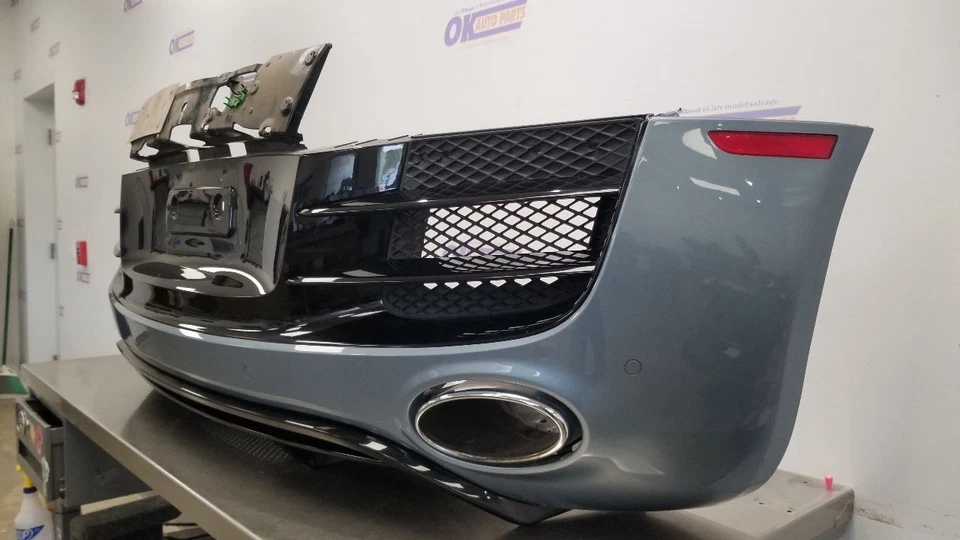11 AUDI R8 QUATTRO COUPE COMPLETE REAR BUMPER WITH SENSORS BLUE AND BLACK Foto 3 de 4