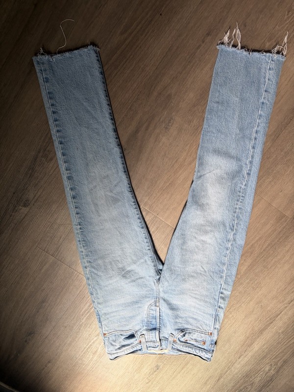 Levi’s Wedgie Straight Jeans Size 24 Light Wash Raw Hem Button Fly Denim
