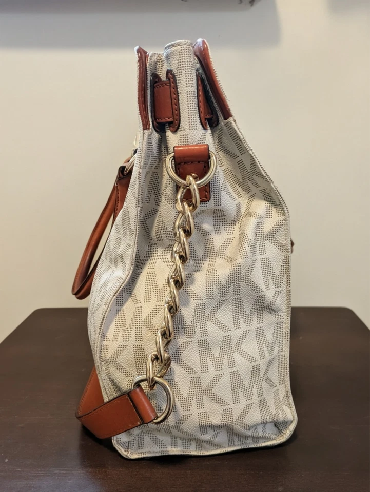 Michael Kors 大号 Hamilton 托特包 香草/棕色 带金色装饰 铆钉底部 — 第 4/4 张图片