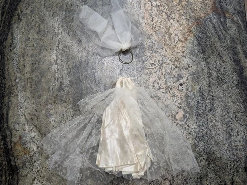 Vintage Barbie WEDDING DAY Dress, Veil And Necklace #972