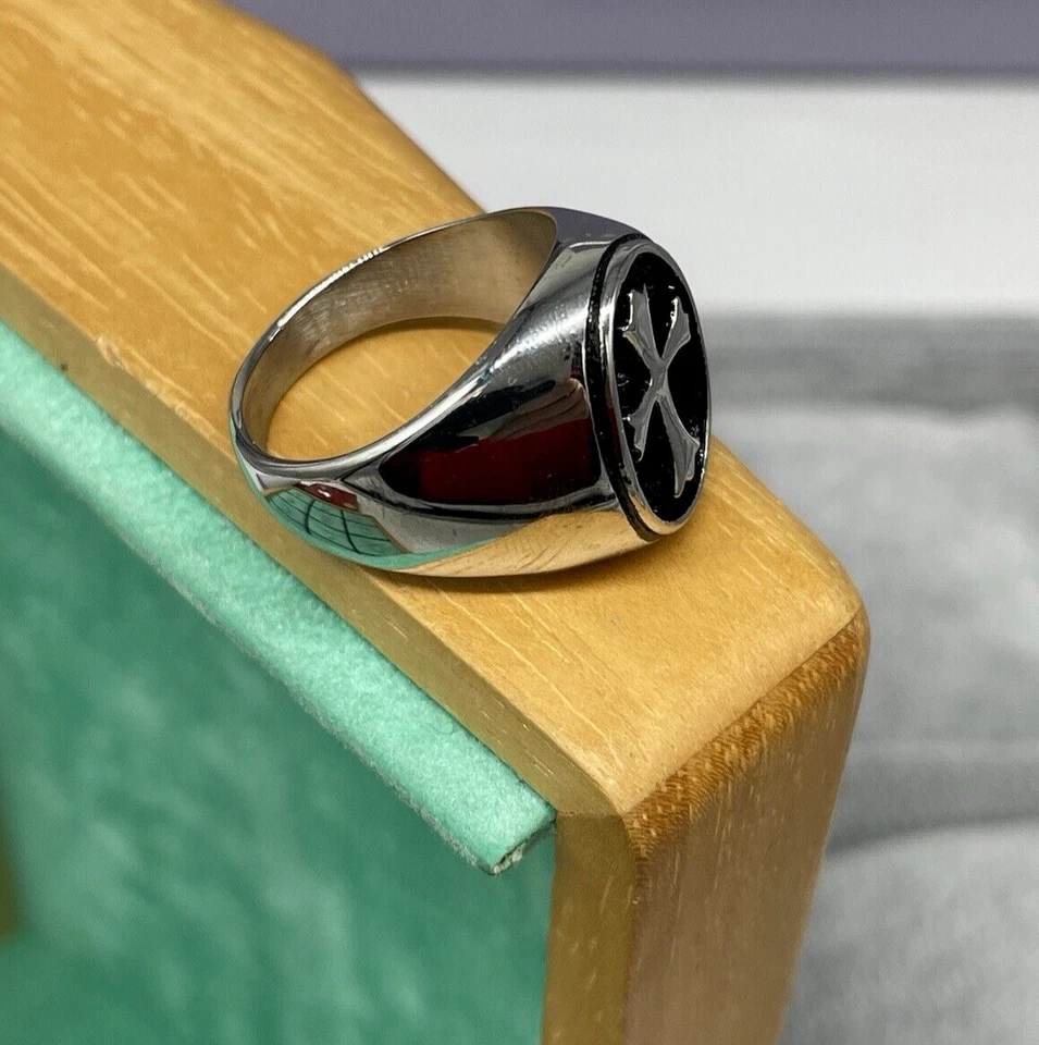 Anello Uomo Croce colore argento nero in acciaio inossidabile misura 22 italiana - Immagine 3 di 4