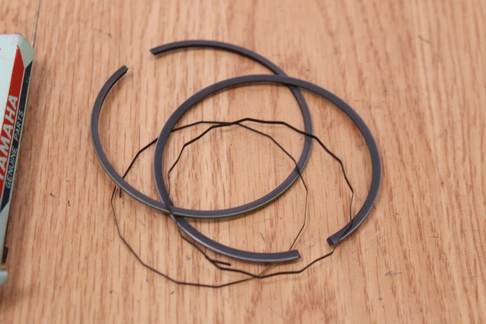 ANILLOS DE PISTÓN YAMAHA AT2 AT3 CT2 CT3 1972-1973 .25 O/S (314) Foto 4 de 4