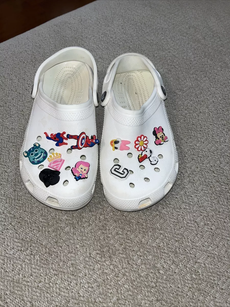 White Crocs Clogs with 11 charms Marvel Disney Star Wars peanuts Men 5 Women 7