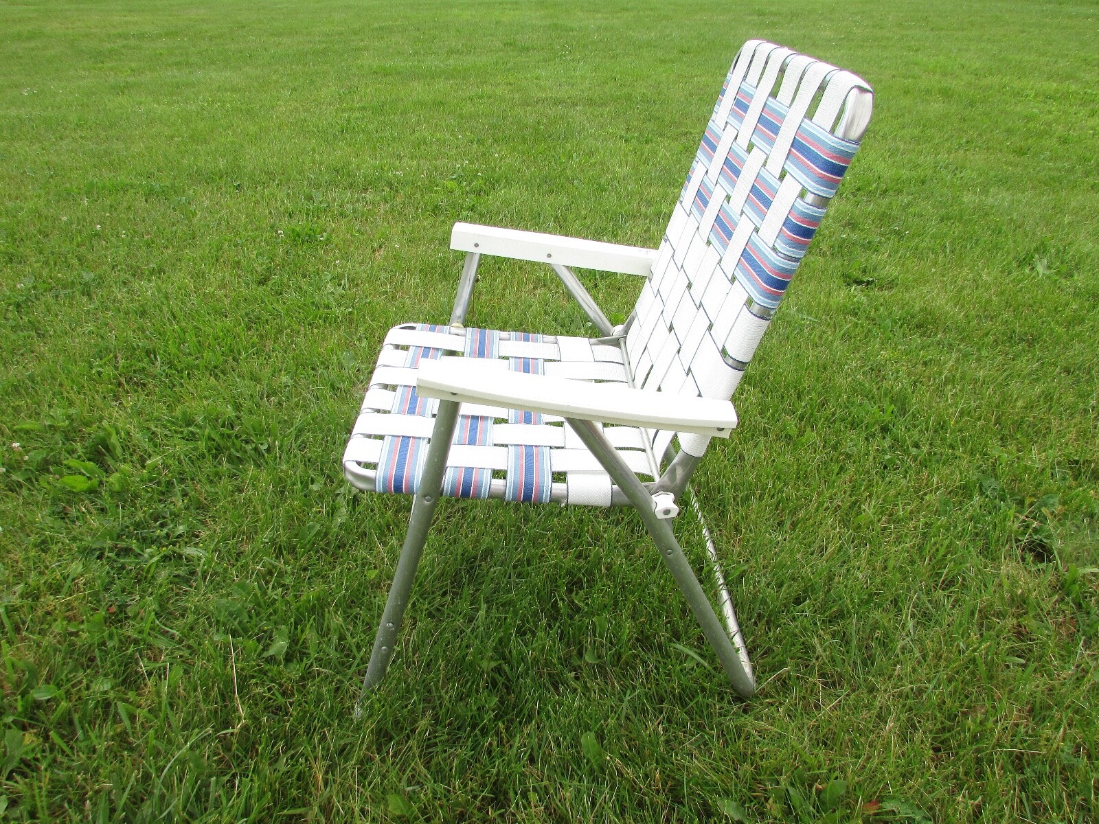 HIGH BACK FOLDING ALUMINUM WEBBED LAWN CHAIR, WHITE, BLUE STRIPES