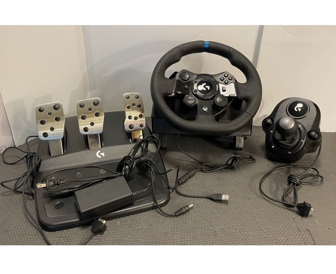 XBox PC Logitech G923 Trueforce Sim Racing Wheel Pedals & Shifter