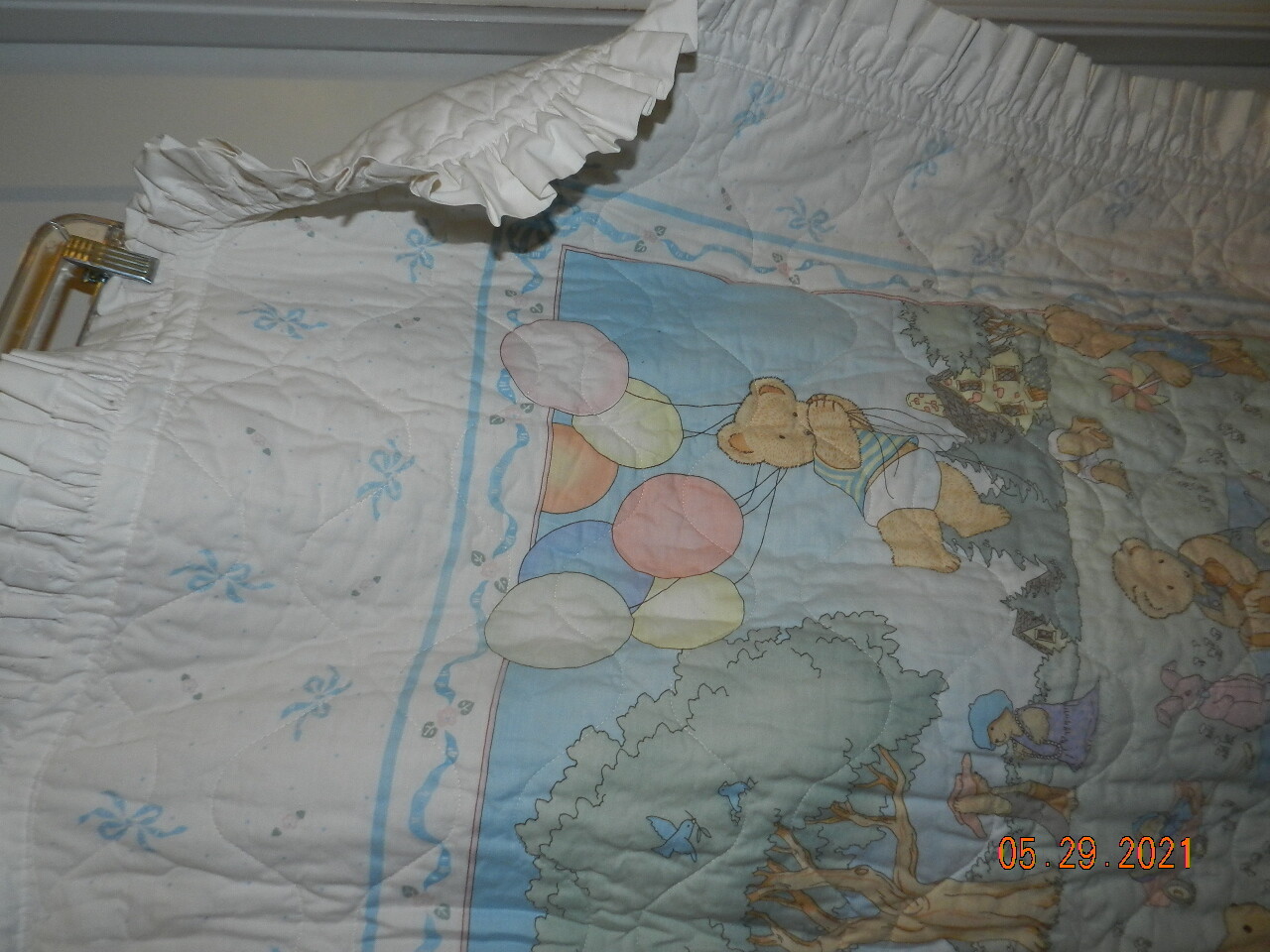 Vintage Teddy Beddy Bear Crib Comforter Baby Blanket Quilt having