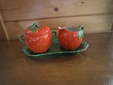 Strawberry Cream & Sugar Bowl w Lid on tray Made In Occupied Japan Maruhon Ware