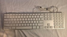 Apple Wired Aluminum Keyboard Numeric Keypad A1243 w/2 USB Ports Works Great