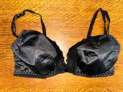 Silky Nylon Vintage Floral Lace Front-Closure Bra 34B Black Charmingly Yours