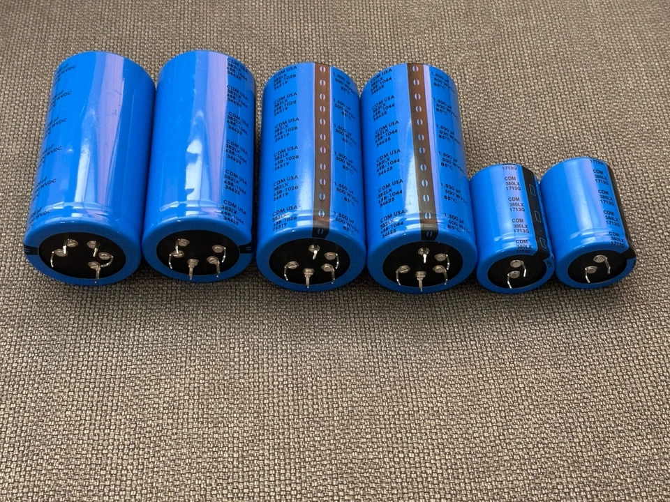 Lote de 18 - Condensadores Electrolíticos de Aluminio - Snap In - Cornell Dubilier, EPCOS Foto 4 de 4