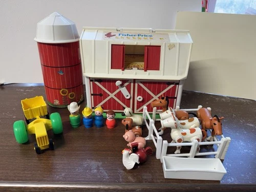 Vintage 1986 Fisher-Price  Farm Barn Silo &  Animals Little People Door Moos
