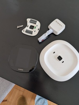 ecobee4 Smart Thermostat with Voice Control ECB402; incl. installtion hardware