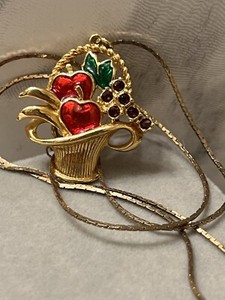 Authentic SIGNED AVON Fruit Basket Red Green Enamel Gold Tone Pendant gold plated neck