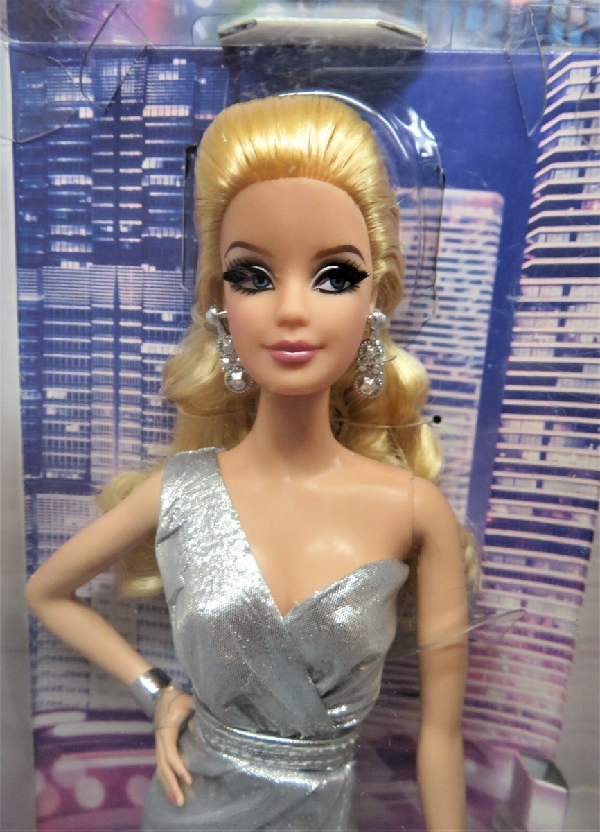 GORGEOUS BARBIE LOOK CITY SHINE BLONDE SILVER DRESS BLACK LABEL