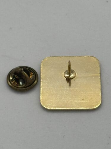 VIA RAIL CANADA Train Railroad Railway Mountains Sun Lapel Pin - Picture 4 of 4
