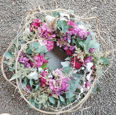 Blütenkranz Muttertagskranz 40cm ros Naturkranz Blumenkranz Türkranz Tischkranz - Bild 1 von 4
