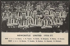 DAILY EXPRESS-FOOTBALL TEAM GROUP 1956/57 (POSTCARD)-#74- NEWCASTLE UNITED