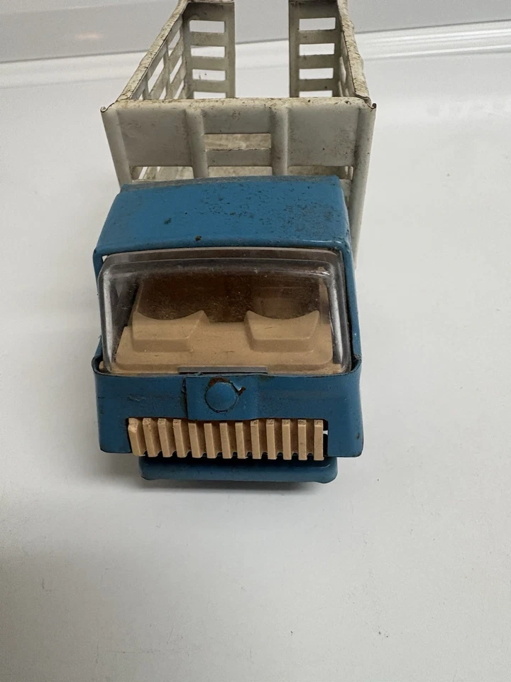 Camión de estacas de juguete Tonka vintage de los años 60 - acero prensado azul y blanco - granja de 6 ruedas Foto 2 de 4