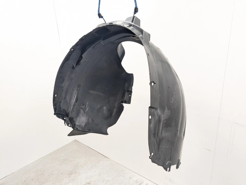 VOLVO XC40 REVESTIMIENTO ARCO RUEDA PROTECTOR CONTRA SALPICADURAS LADO CONDUCTOR DELANTERO DERECHO 32241407 2021 Foto 2 de 4