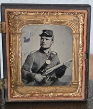  Civil War Tintype Soldier Rifle & Pistol Original Case Antique 1860s Photo 